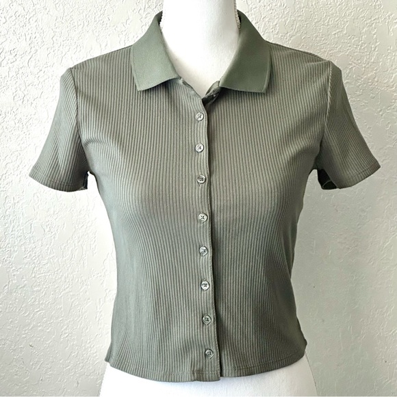 Junior’s Button Front Polo Shirt Size M - Picture 3 of 10